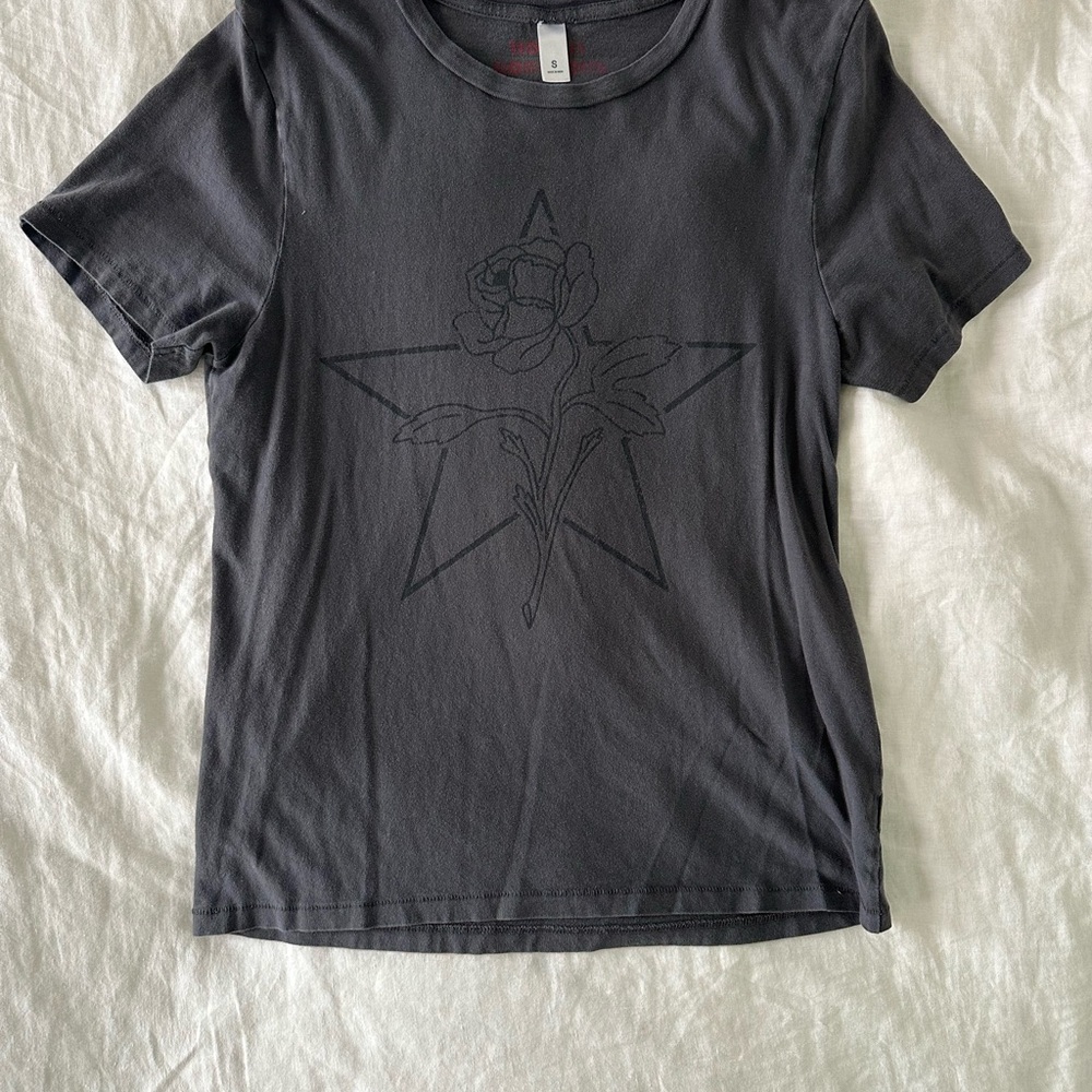 Dark Gray Graphic T-Shirt with Star and Rose Design